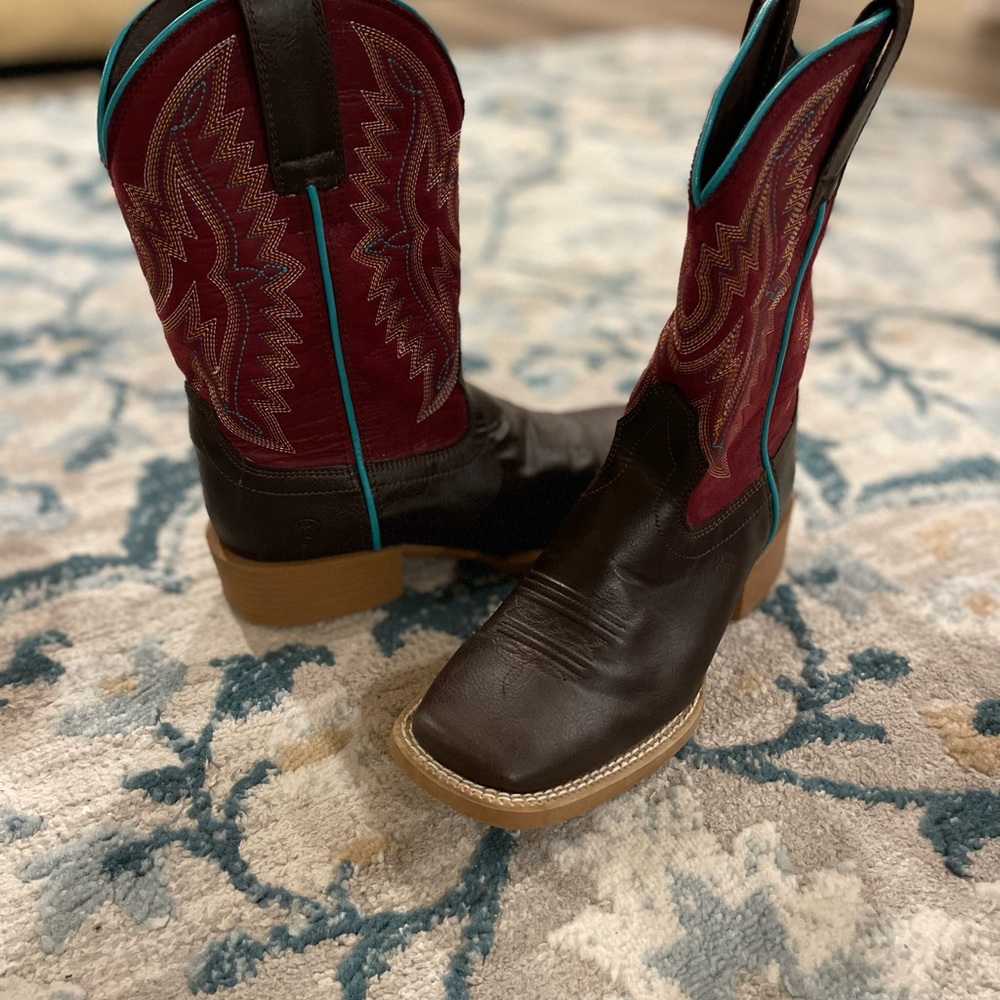 Kids Ariat size 2 square toe boots, brand new